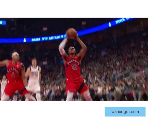 富尔茨迎来猛龙生涯首秀 接巴恩斯精准助攻命中首球